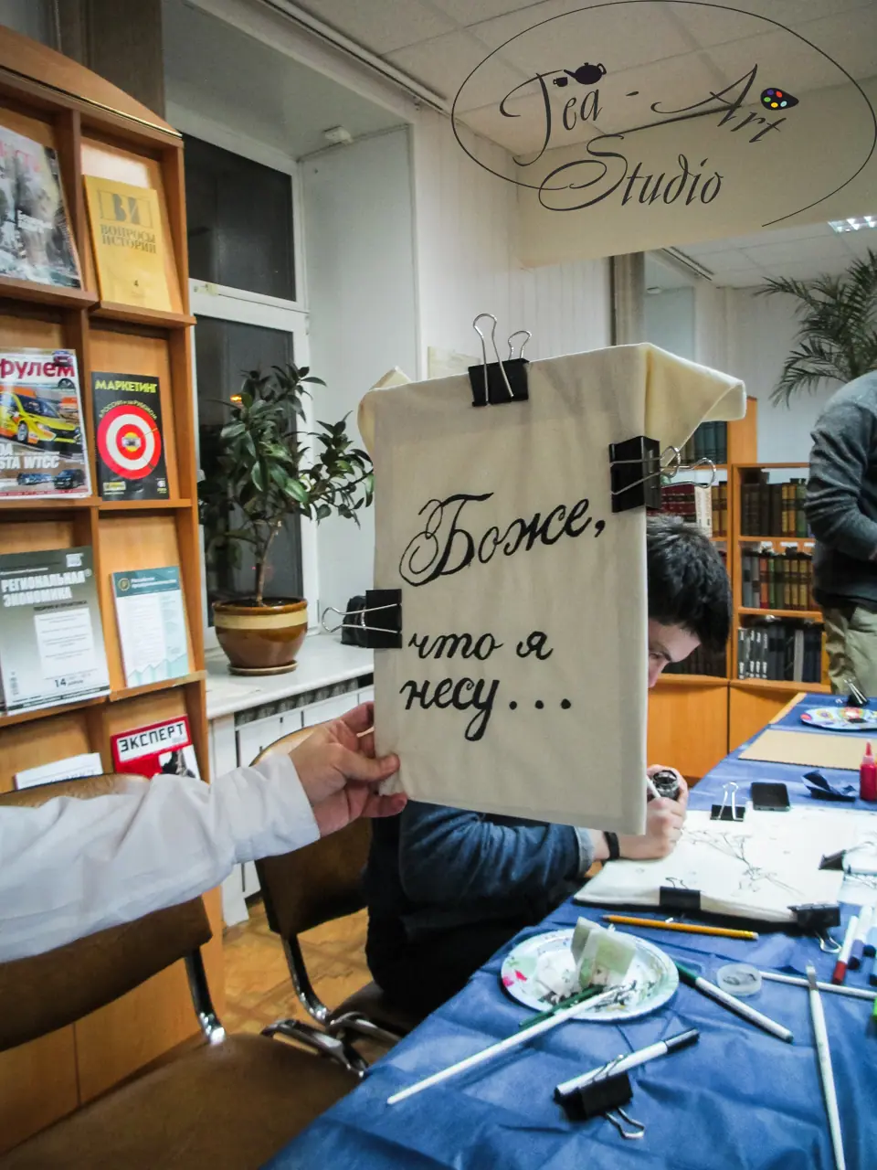 Мастер-класс по росписи сумок. БиблиоНочь 2015.