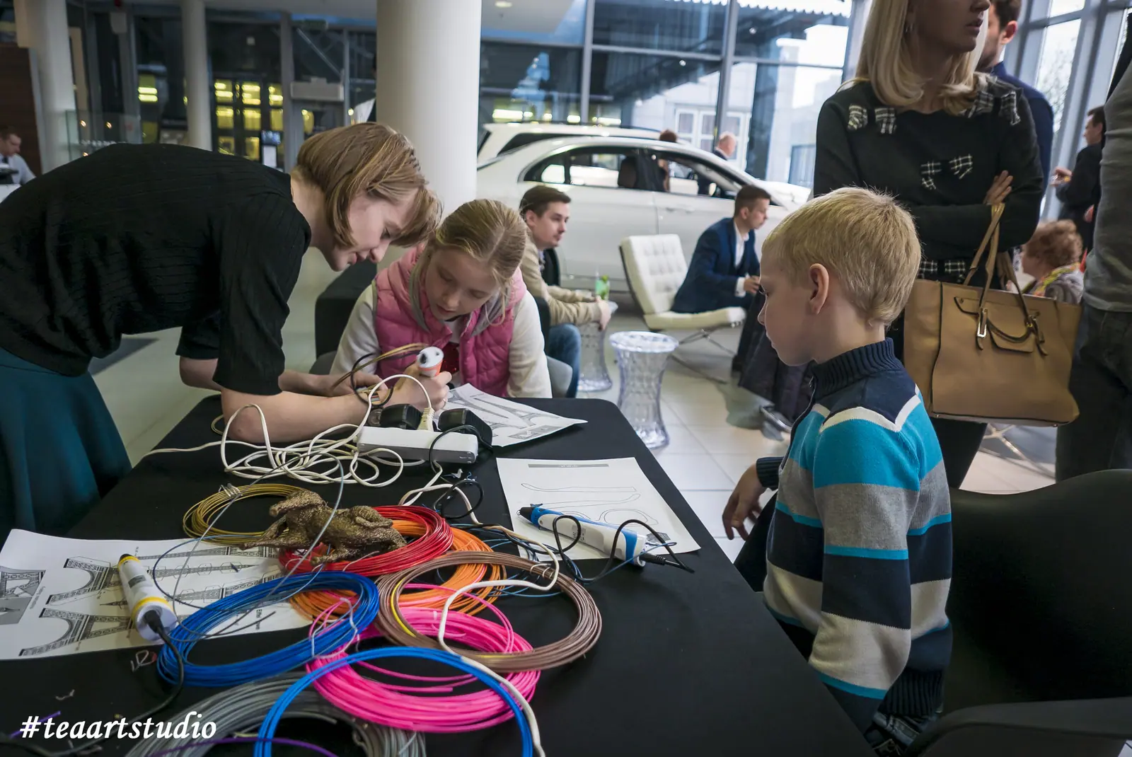 Мастер-класс по моделированию 3D-ручкой в Mercedes Benz