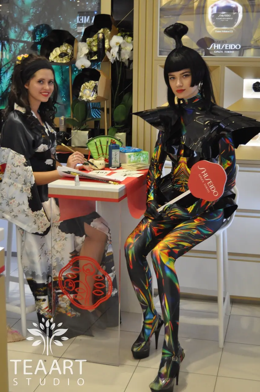 Выездной  мастер-класс по японской каллиграфии в ЦУМе на Vogue Fashion Night Out